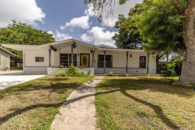 Building Photo - 463 Sprucewood Ln