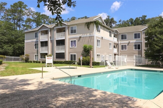 Building Photo - 4000 SW 23rd St Unit 5-207