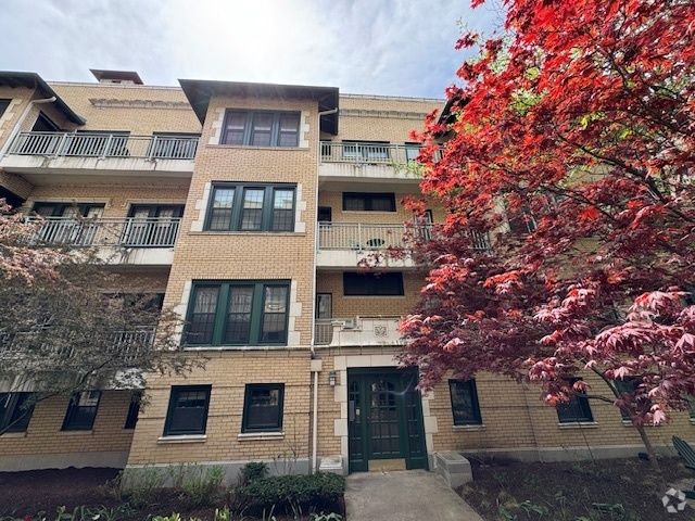 Building Photo - 4312 N Clarendon Ave Unit 1231 Rental
