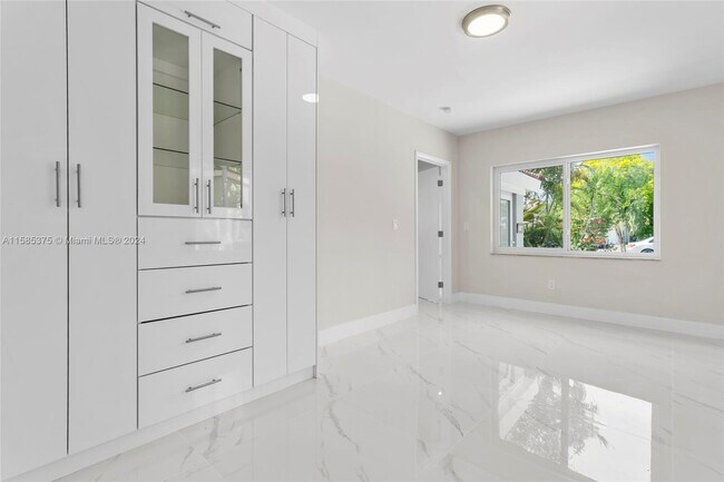 Photo - 1140 NE 183rd St