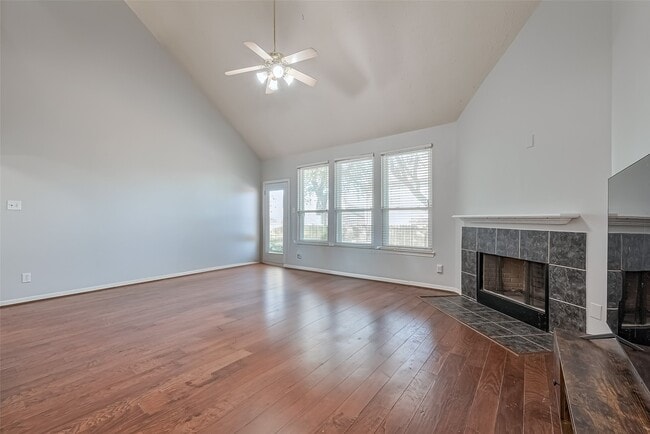 Photo - 2202 Highland Crossing Dr