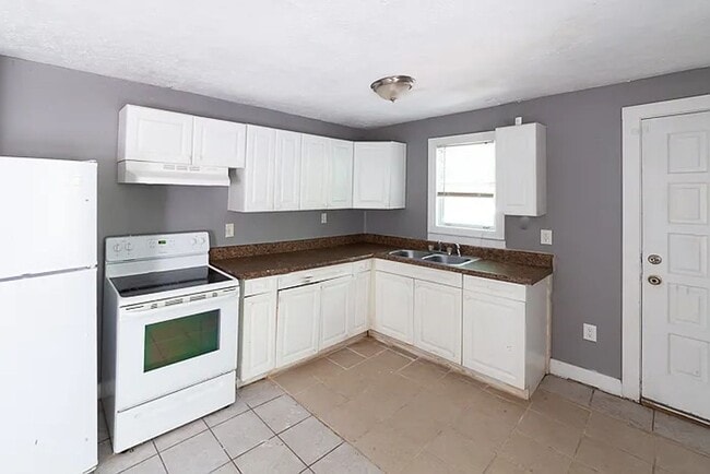 572 Alfred Rd NW