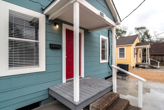 Photo - 1318 W Blum St