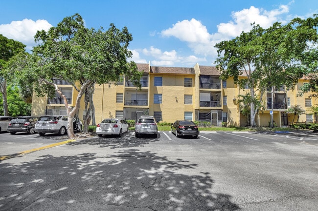 Building Photo - 450 NW 20th St Unit 2020