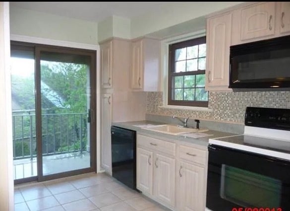 Kitchen - 323 Gill Ln Unit 11