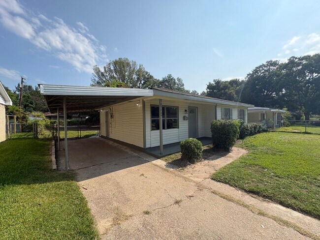 Photo - 3044 Amherst St