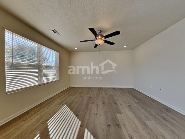 Photo - 912 Nelson Pl