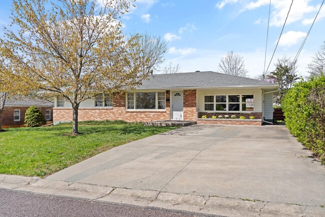 Building Photo - 1103 Sioux Dr
