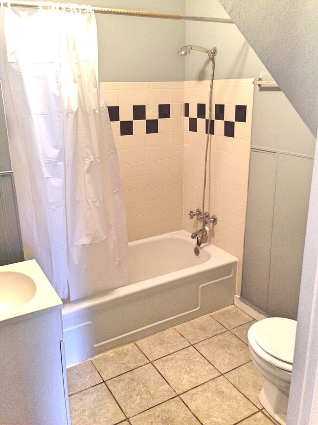 Photo - 2586 East Ave Unit 2586