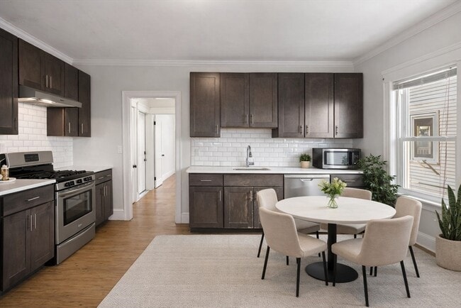 Building Photo - 193 Florence St Unit 2R