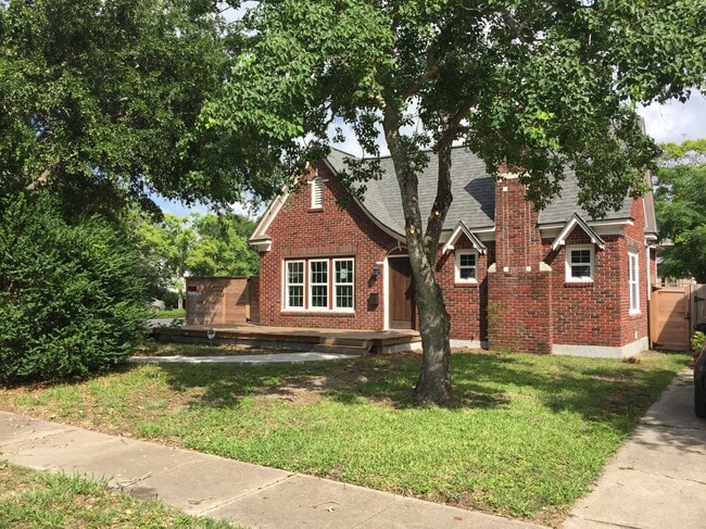 Building Photo - 301 Clifford St