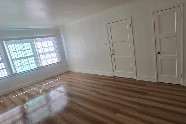 Photo - 1631 1/4 South Bronson Avenue
