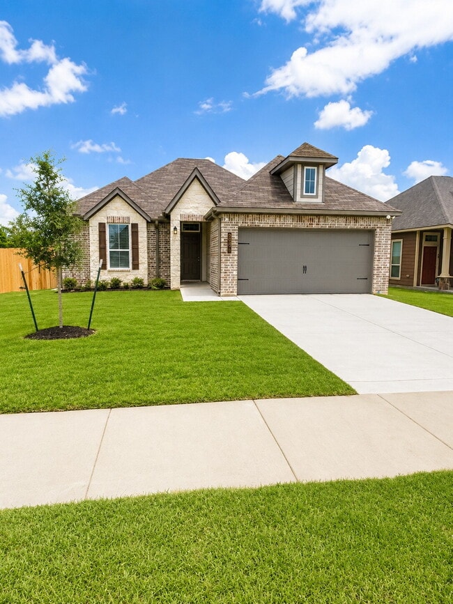 Building Photo - "Charming 4-Bedroom Haven with Spacious Living in Bryan, TX!"