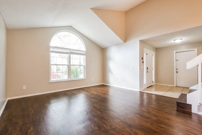 Photo - 2733 Peggy Dr