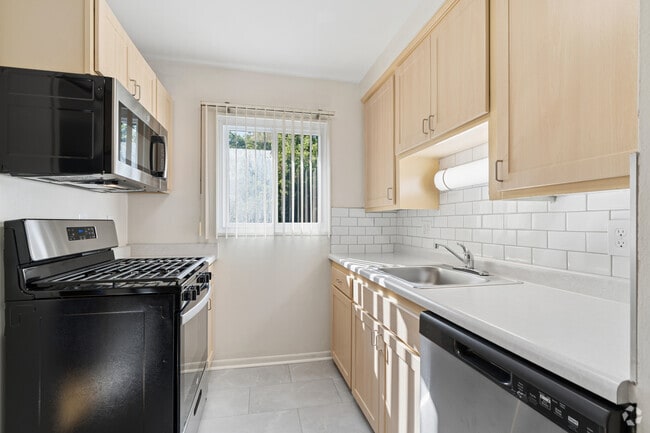 Alberta II - 2BR, 1BA - 734SF - Kitchen