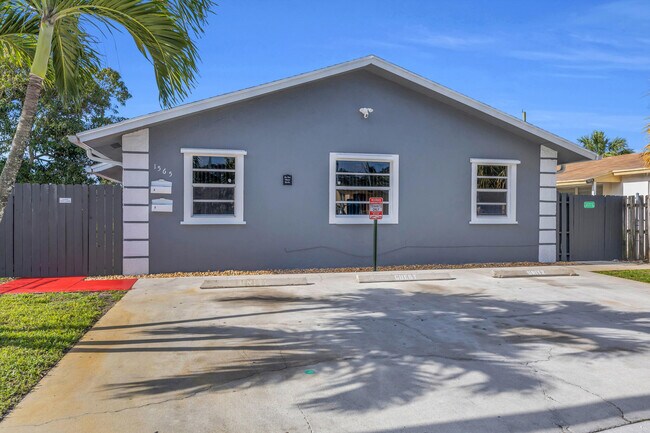 Building Photo - 1565 W 28th St