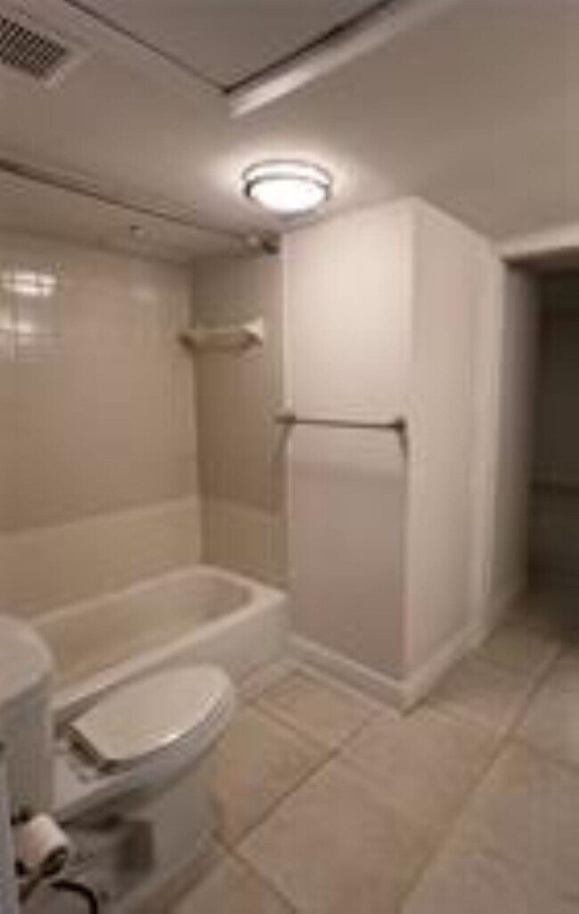 Photo - 2880 N Oakland Forest Dr Unit 107