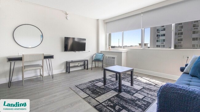 Photo - 305 Dr. M.L.K. Jr St S Unit 411.1403633