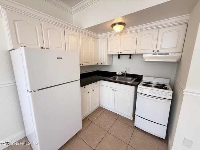 Photo - 311 W Ashley St Unidad 1412