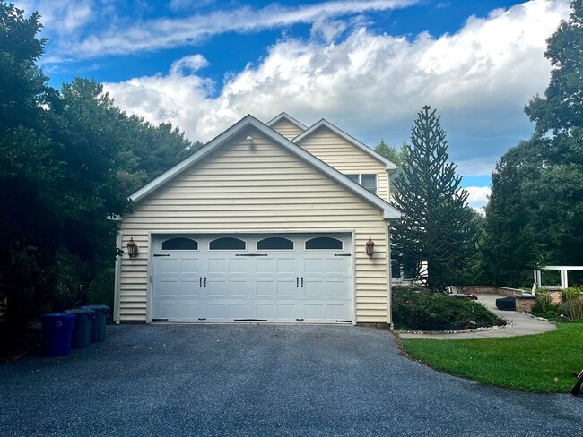 15683 Dover Rd