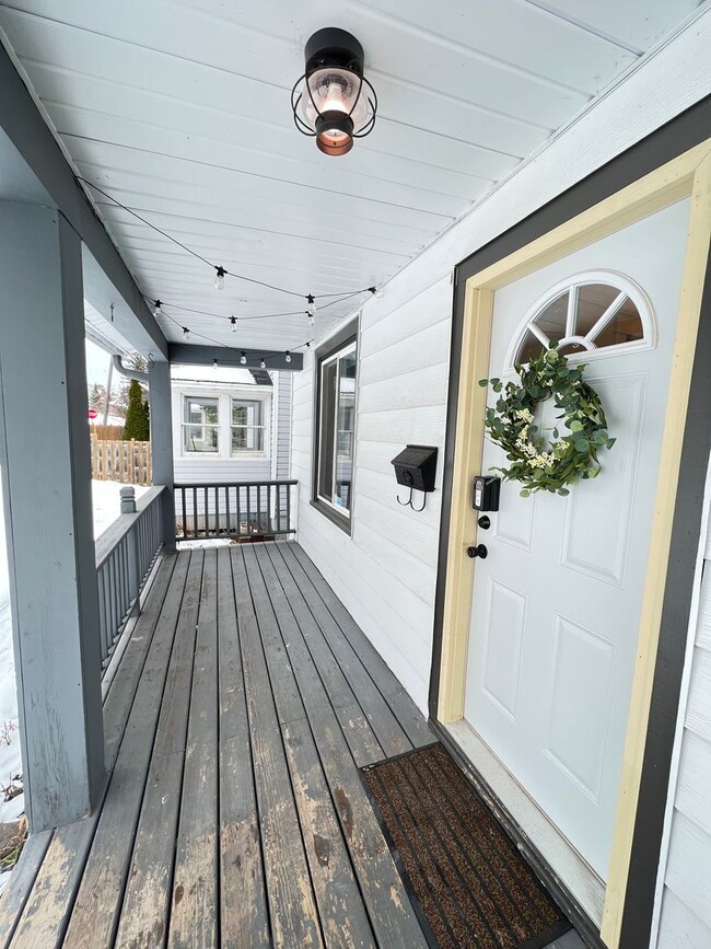 Photo - AVAILABLE JUNE 2026 - Renovated 3 Bed 1 Bath Home in East Duluth