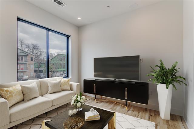 Photo - 5609 Live Oak St