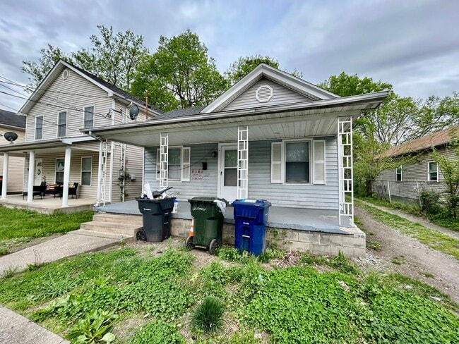 Building Photo - 3 Bedroom Available!!