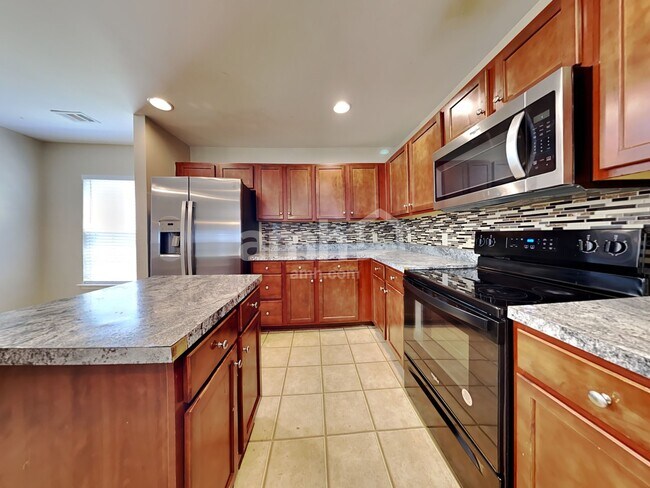 405 Crystal Oaks Ln