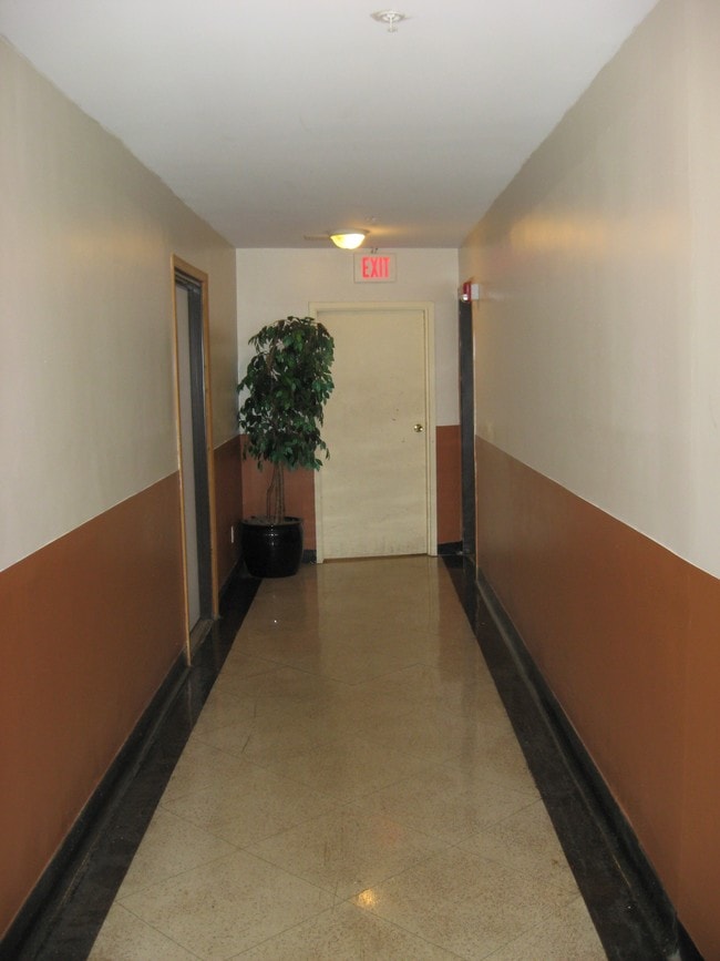 Photo - 100-108 S Genesee St