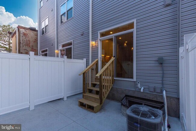 Photo - 141 W Huntingdon St Unidad 1