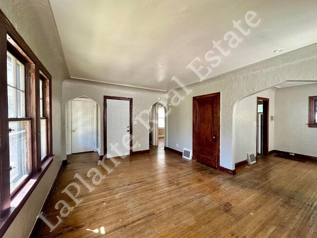 Photo - 2019 Kensington Rd Unit Upper