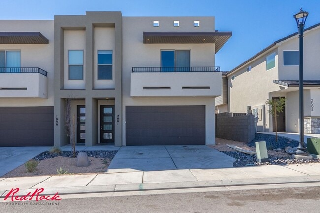 Building Photo - Stylish Townhome with Private Balcony – Do...