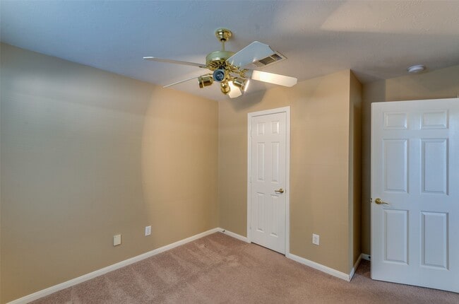 Building Photo - 18 Orchard Dale Cir