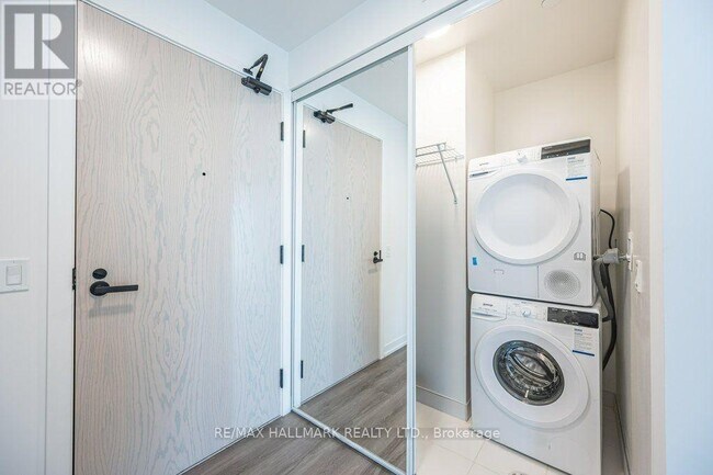 Photo - 28 Interchange Wy Unit 2710