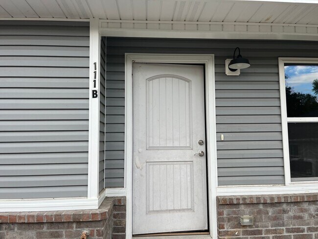 Building Photo - 111 W 2nd St Unit B