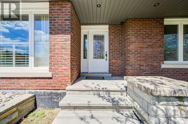 Photo - 102 Stratford Crescent