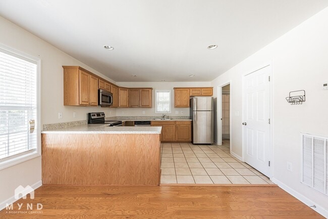 Photo - 902 Appleby St NW