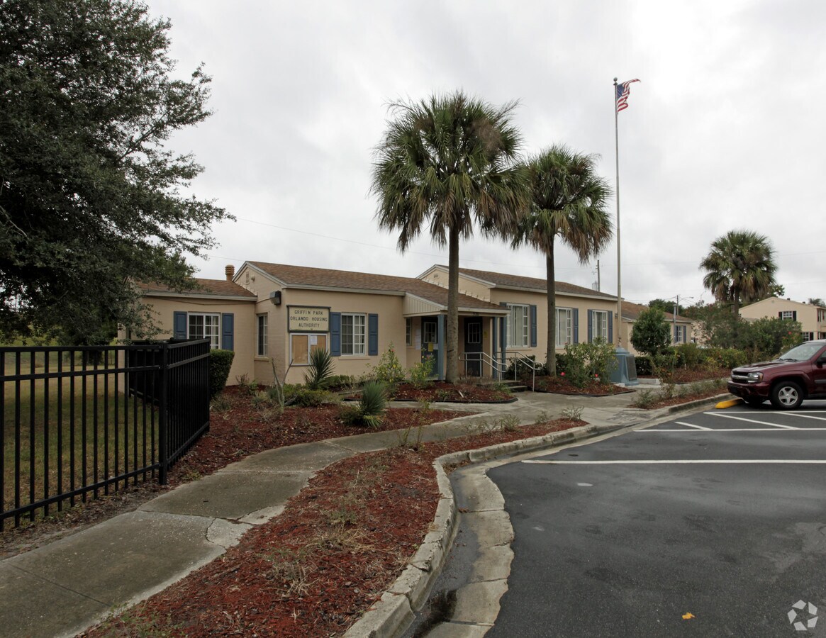 Griffin Park Apartments - Griffin Park Apartments