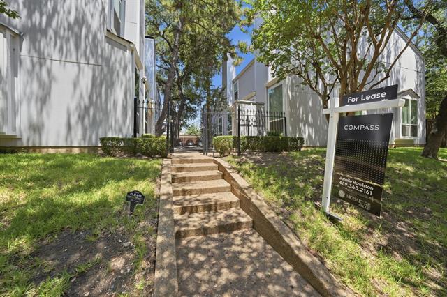 Building Photo - 2815 Welborn St Unit 101