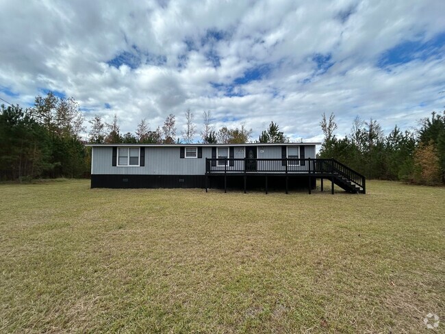 Building Photo - Spacious 3-Bedroom, 2-Bath Mobile Home on ...