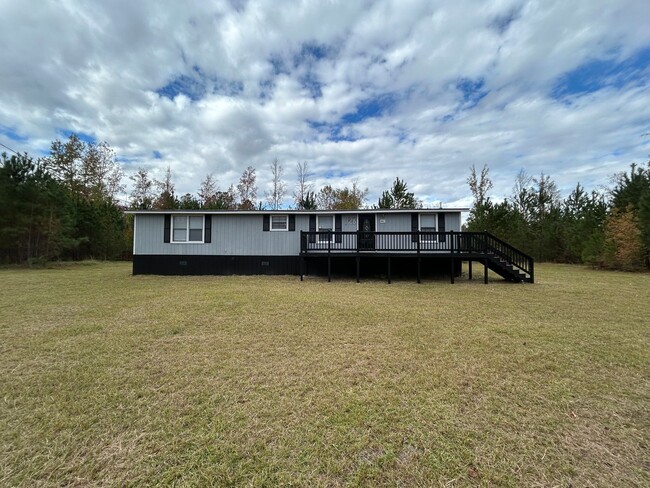 Spacious 3-Bedroom, 2-Bath Mobile Home on ... - Spacious 3-Bedroom, 2-Bath Mobile Home on ...