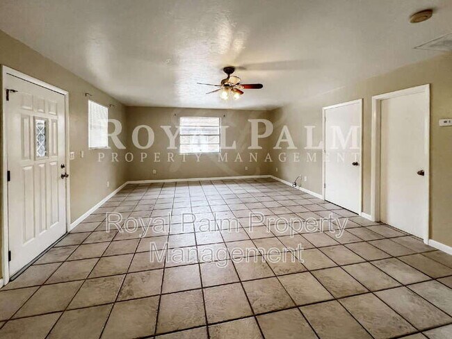 Photo - 27917 Washington St