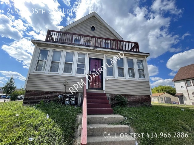 Building Photo - 2403 N 35th St Unit Upper