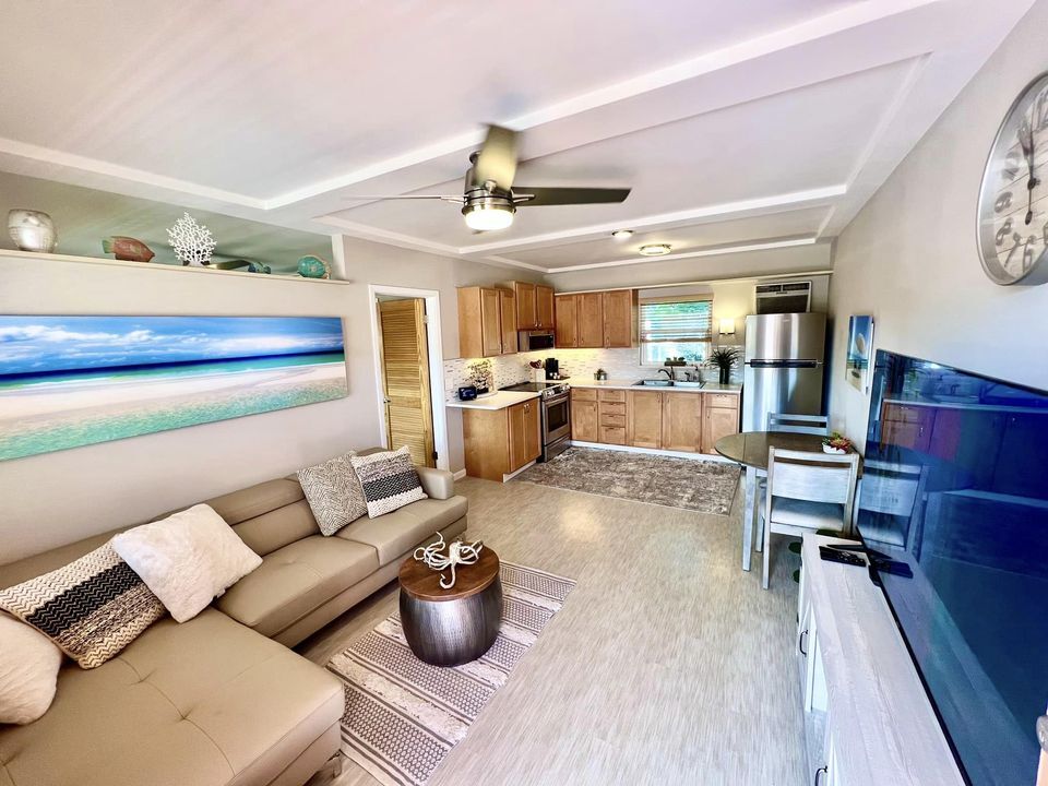 Photo - 2590 First St (Fort Myers, FL)