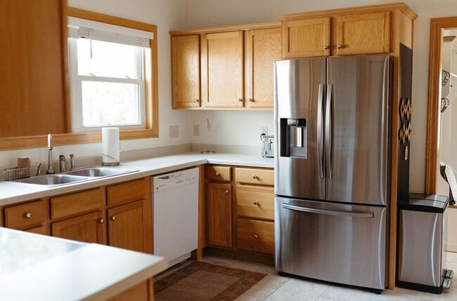 Photo - UPDATED SPACIOUS 3 BEDROOM 1.5 BATHROOM