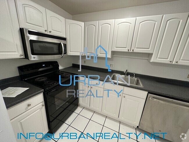 Building Photo - 1911 Beacon St Unit 1 Rental