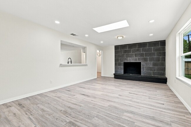 4BR/2.0BA Single Family - Dallas