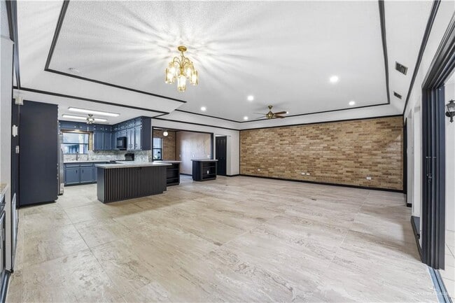 Photo - 21 Toronto Ave