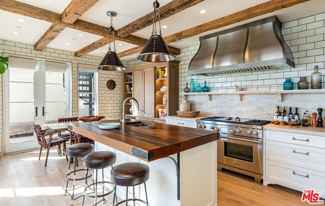 Photo - 127 Hollister Ave