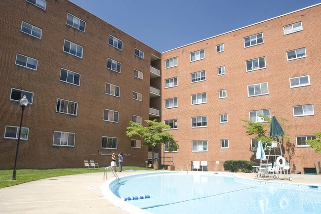Piscina - New Brookside Apartments